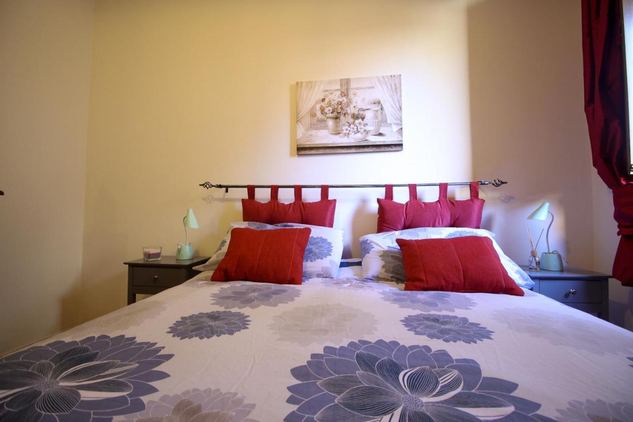 La Rosa Scarlatta Apartment วิแตร์โบ ภายนอก รูปภาพ